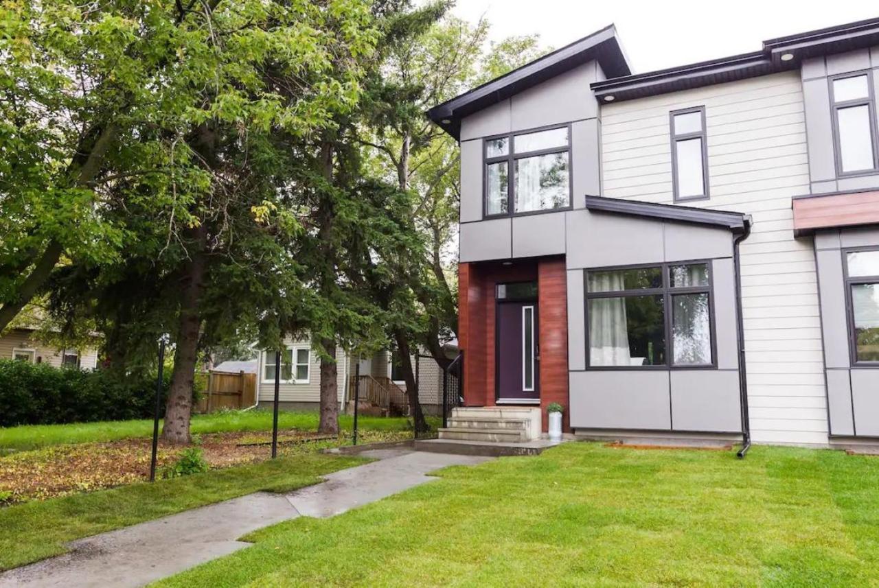 Contemporary Farmhouse Home - King Bed - Double Garage Parking - Free Wifi & Netflix - Long Stays Welcome Edmonton Exteriör bild