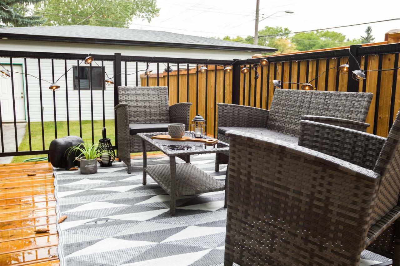 Contemporary Farmhouse Home - King Bed - Double Garage Parking - Free Wifi & Netflix - Long Stays Welcome Edmonton Exteriör bild